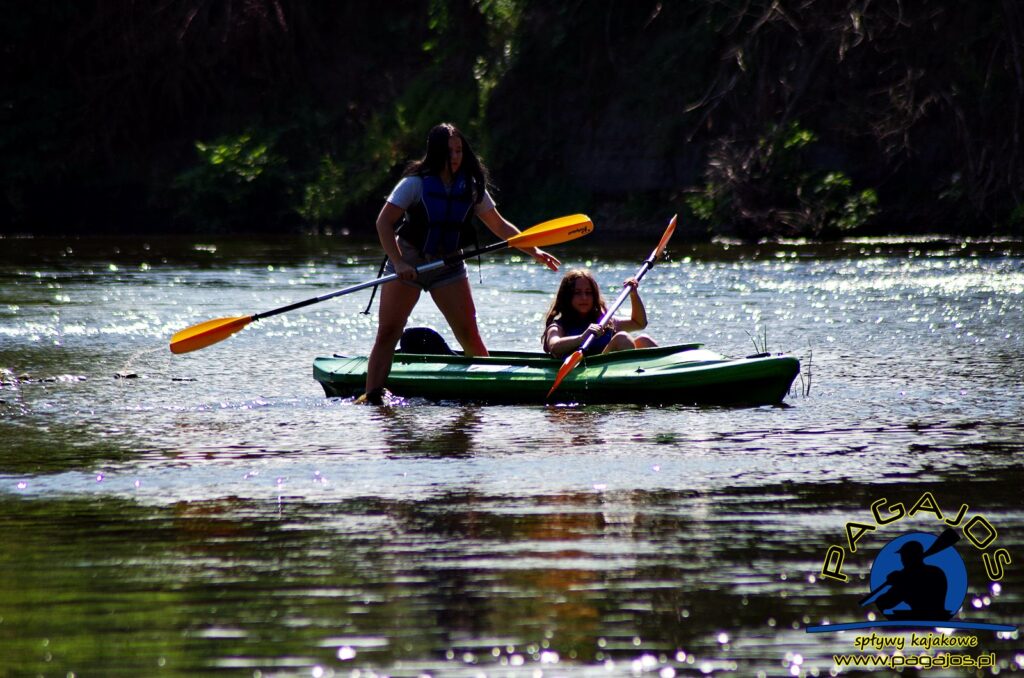 Jak wsiadać do kajaka? Pagajos