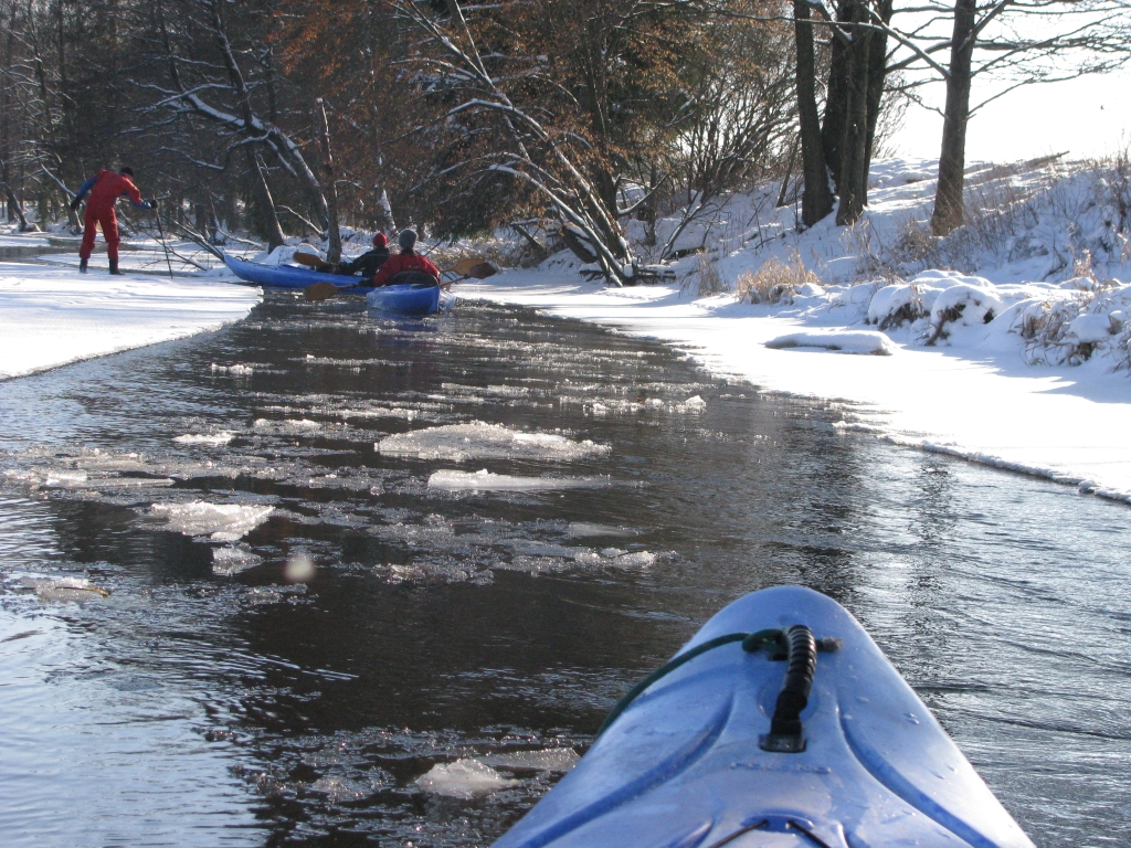 Czy zimowe kajaki są bezpieczne? Pagajos zimowe kajaki
